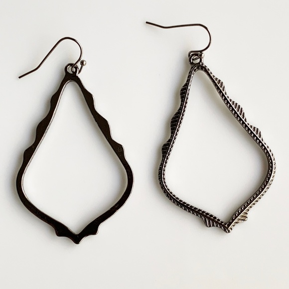 NEW Large Frame Earrings (black) - Picture 3 of 8